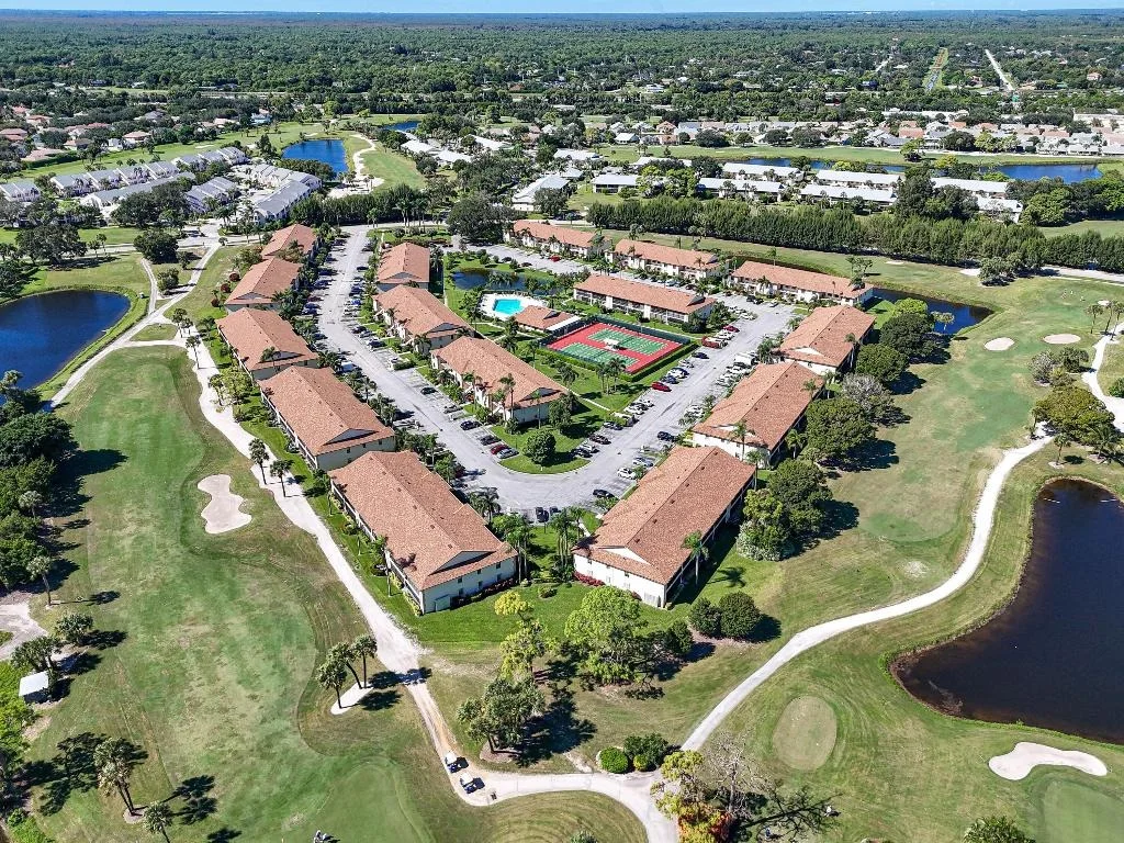 Photo of Unit B at 1001 Pinecrest Circle