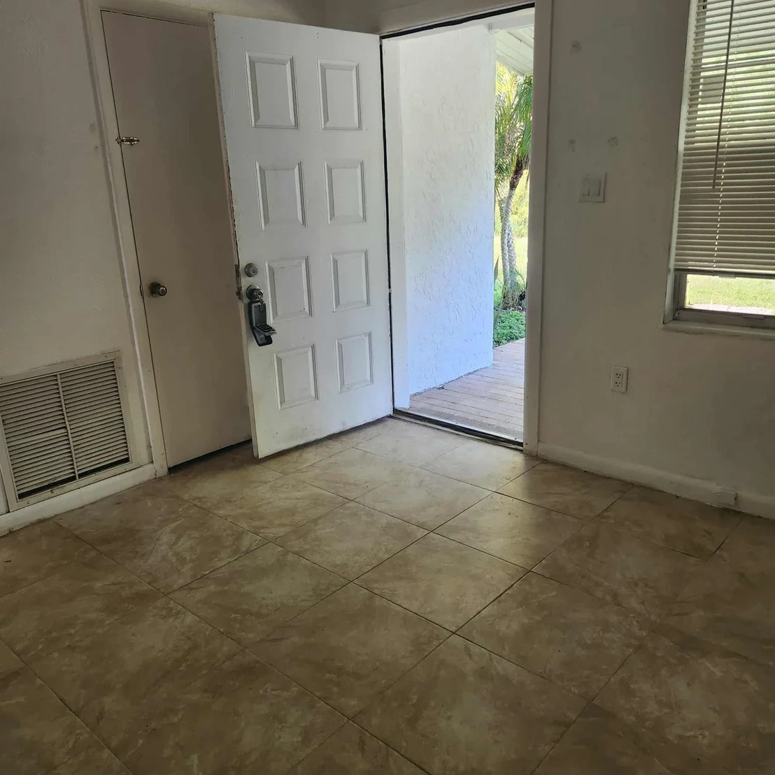 Photo of 855 SE Highland Avenue