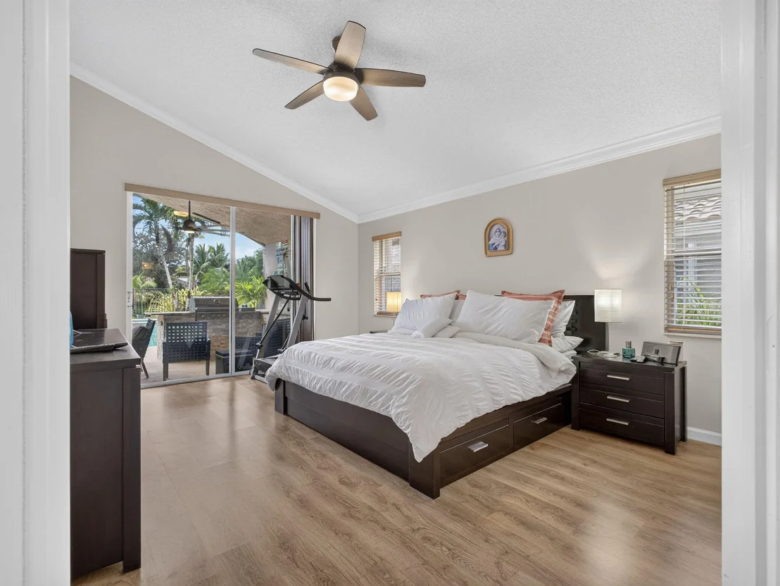 Photo of 832 WATERVIEW Drive