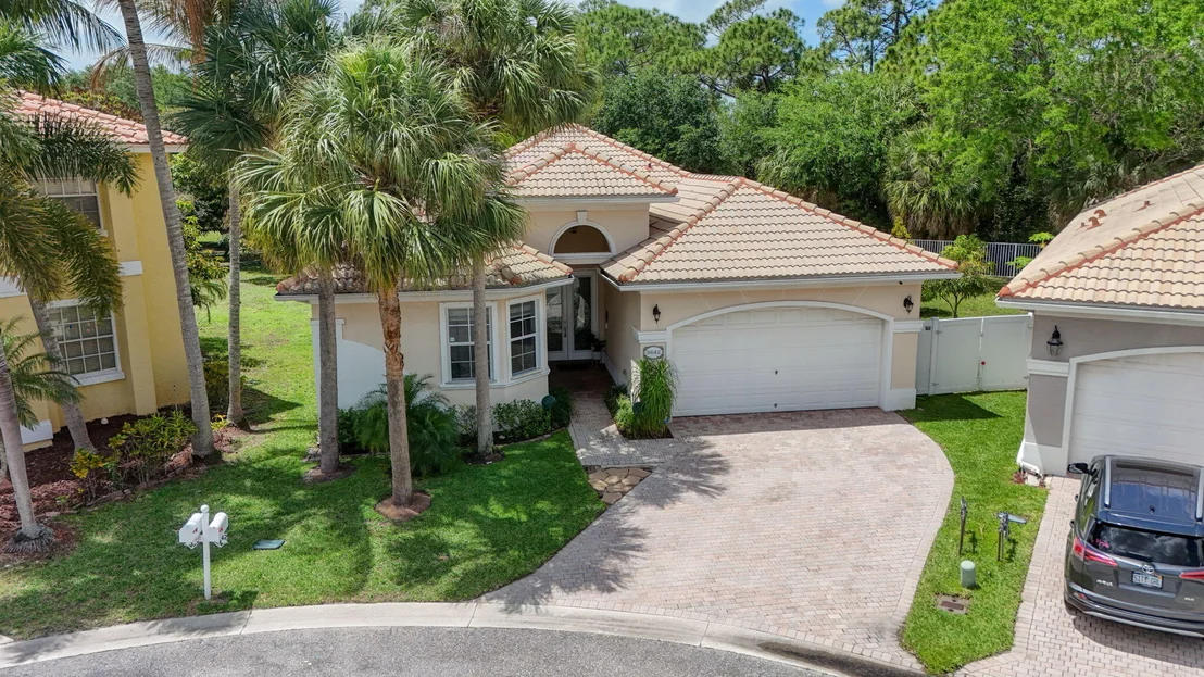 Photo of 8642 Plum Cay