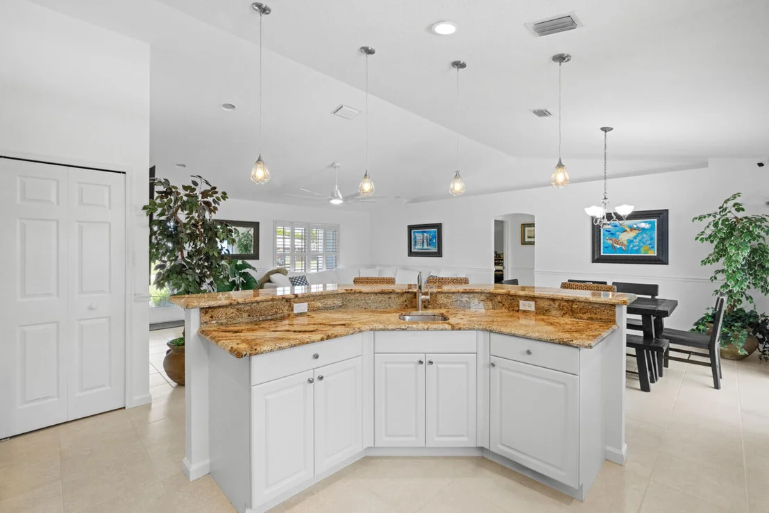 Photo of 5064 SE Horseshoe Point Road