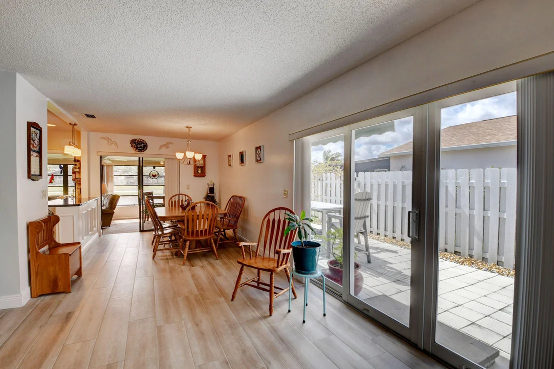Photo of 5102 Mirror Lakes Boulevard