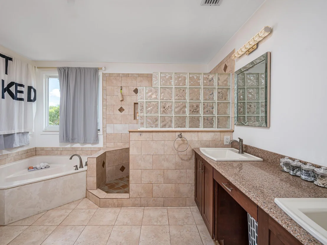 Photo of 852 Heritage Drive