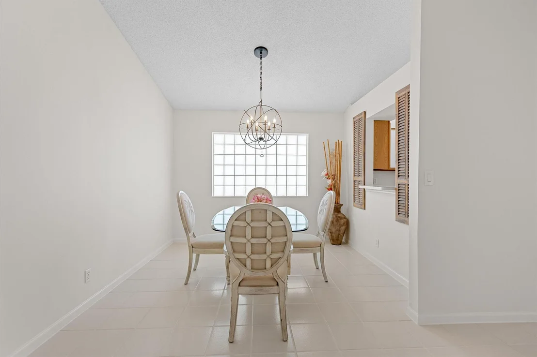 Photo of 1069 Aviary Road
