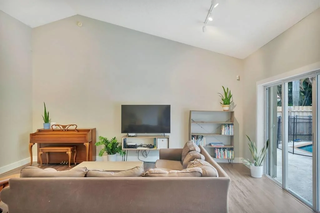 Photo of 9800 Sun Pointe Drive