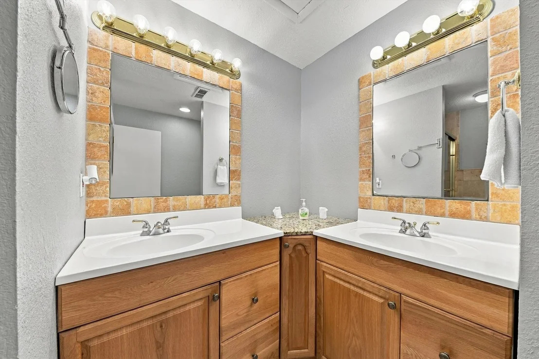 Photo of 5660 Lee Drive
