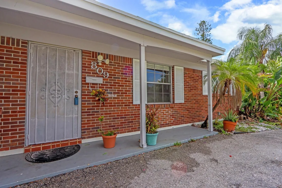 Photo of 809 Poplar Drive