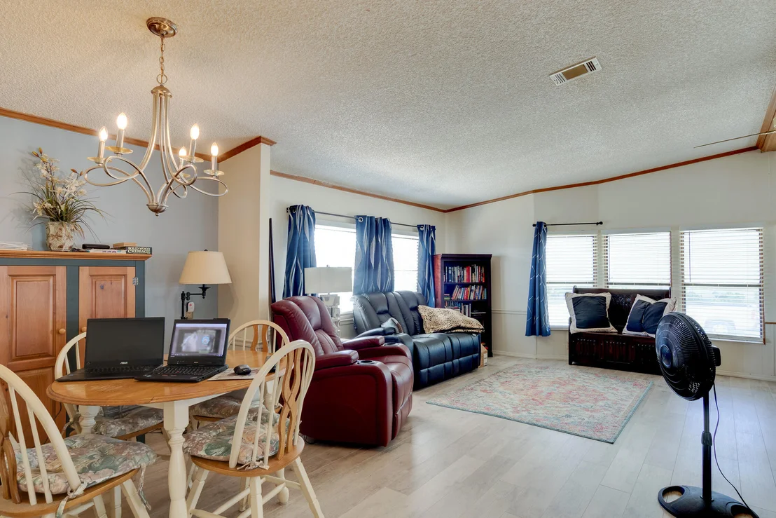 Photo of 901 Oleander Circle