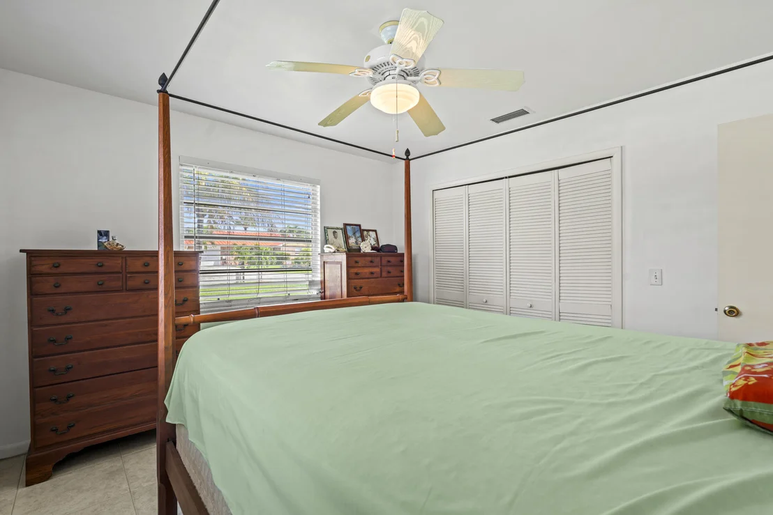 Photo of 1915 Eucalyptus Avenue