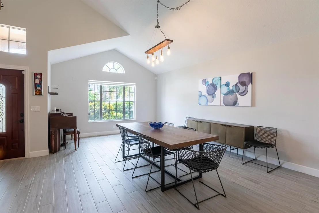 Photo of 132 Stonebriar Boulevard