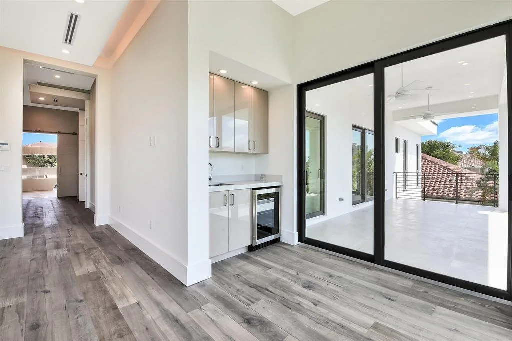 Photo of 960 Banyan Drive