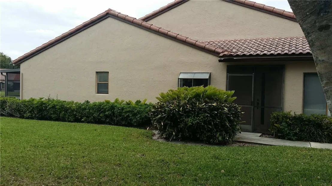 Photo of 3327 W Inverrary Boulevard