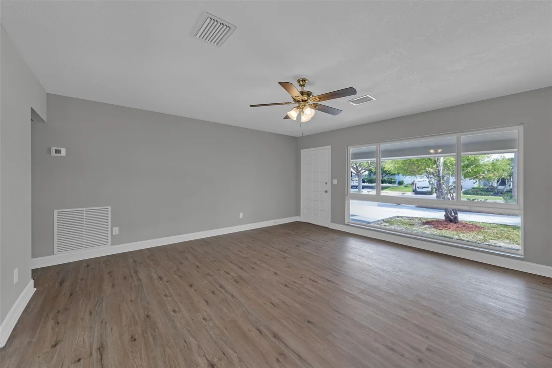 Photo of 421 SE 5th Avenue