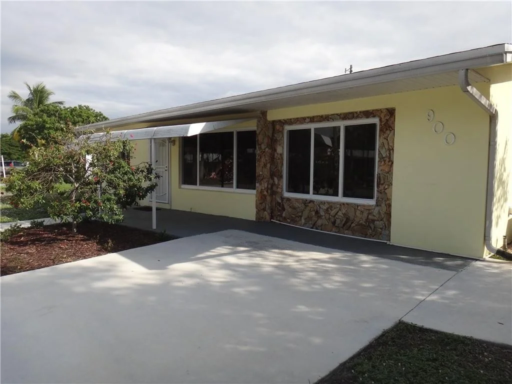 Photo of 900 NE 23rd Place