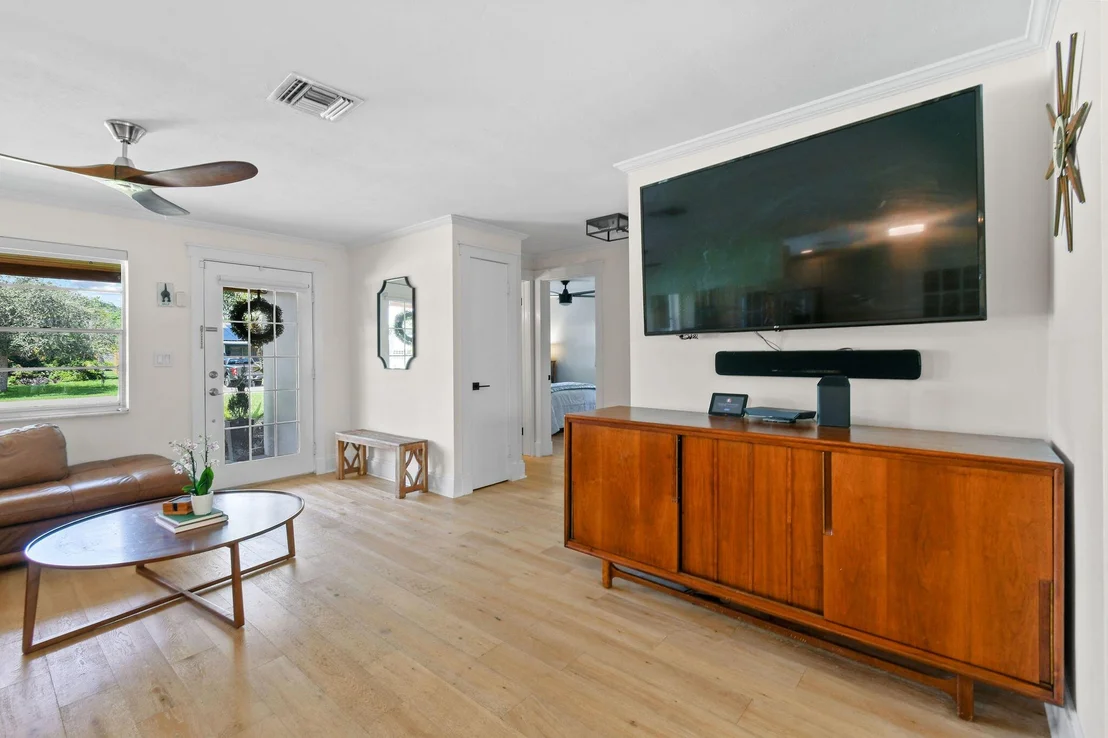 Photo of 20 Windsor Road E
