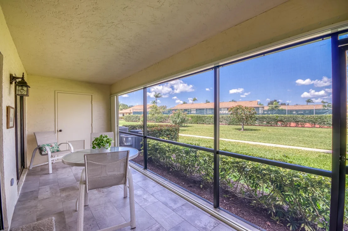 Photo of Unit E at 901 Pinecrest Circle