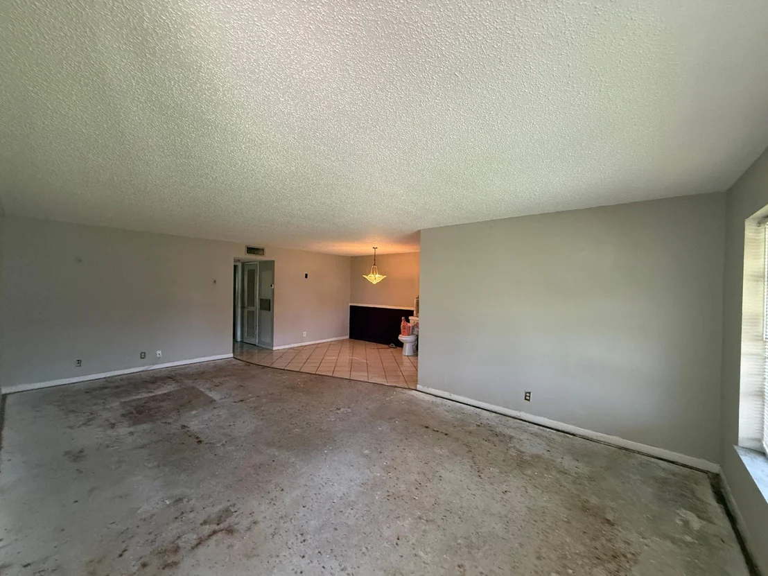 Photo of Unit B at 1052 North Drive