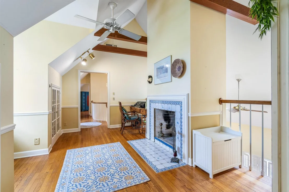 Photo of 1086 Winding River Road