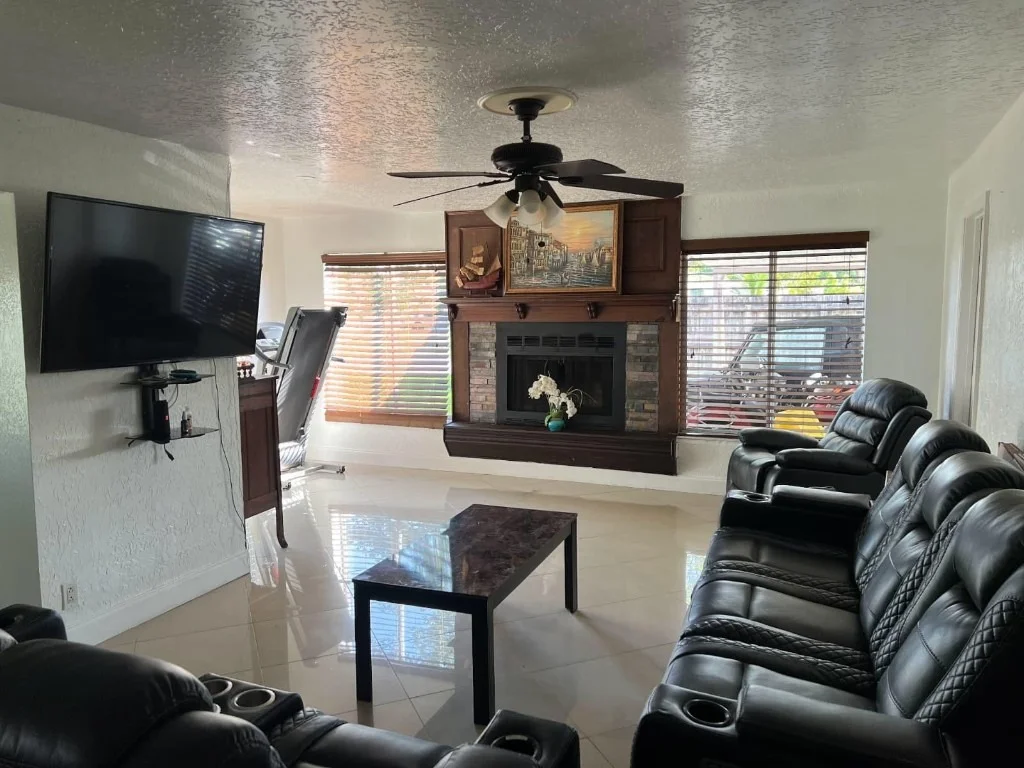 Photo of 1120 E River Drive