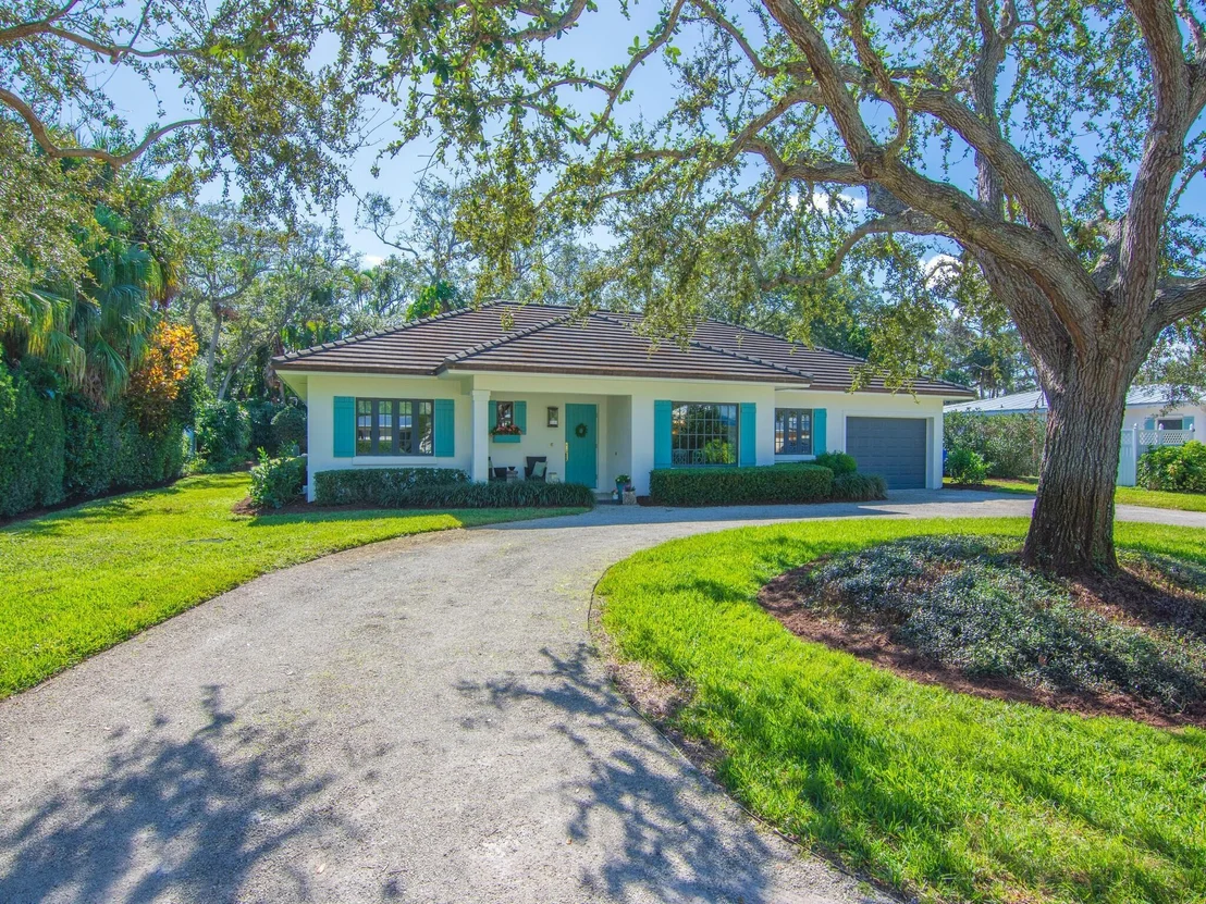 Photo of 746 Iris Lane