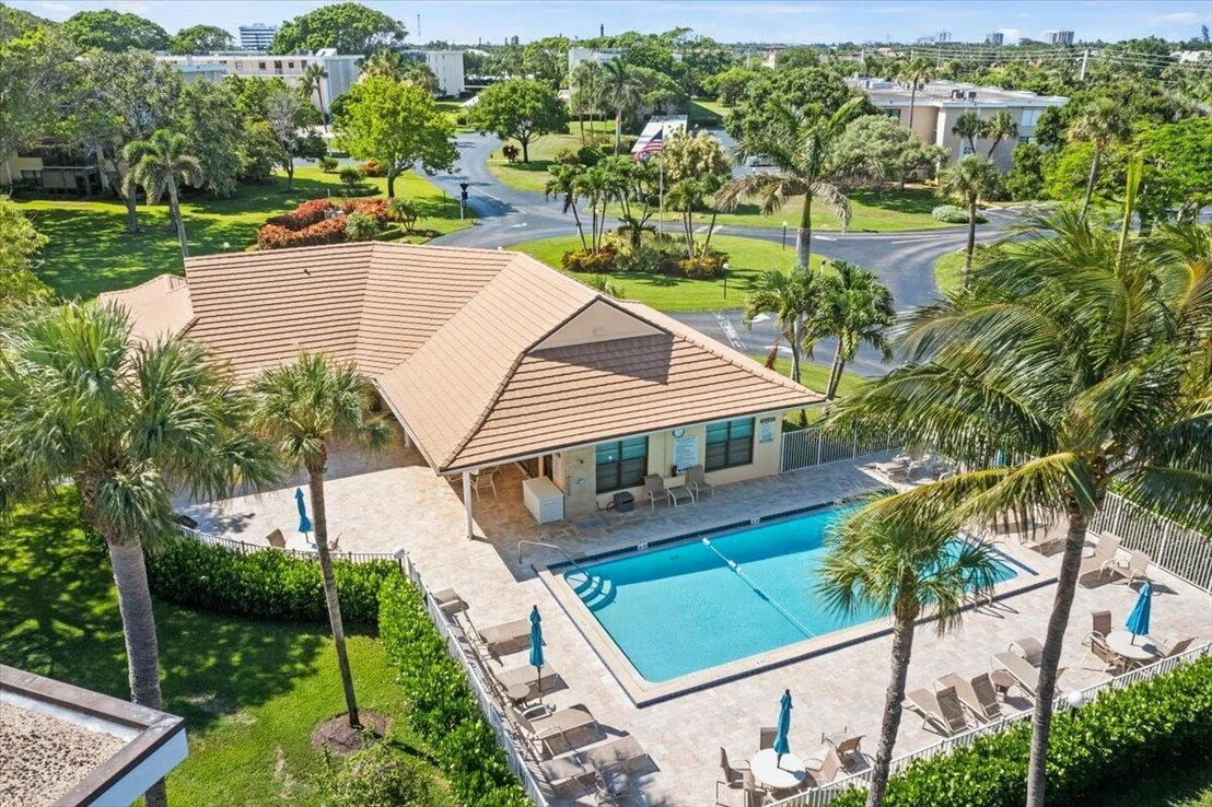 Photo of Unit 203E at 300 N Highway A1a