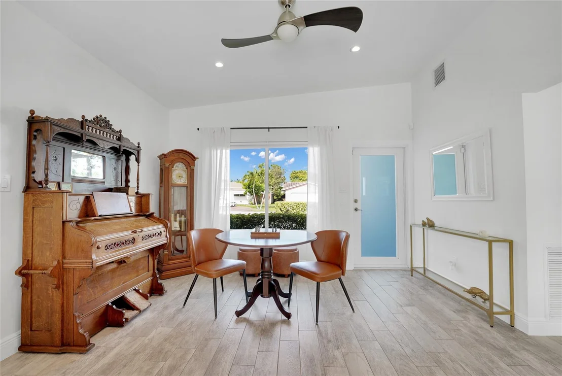 Photo of 17 SE 9th Avenue
