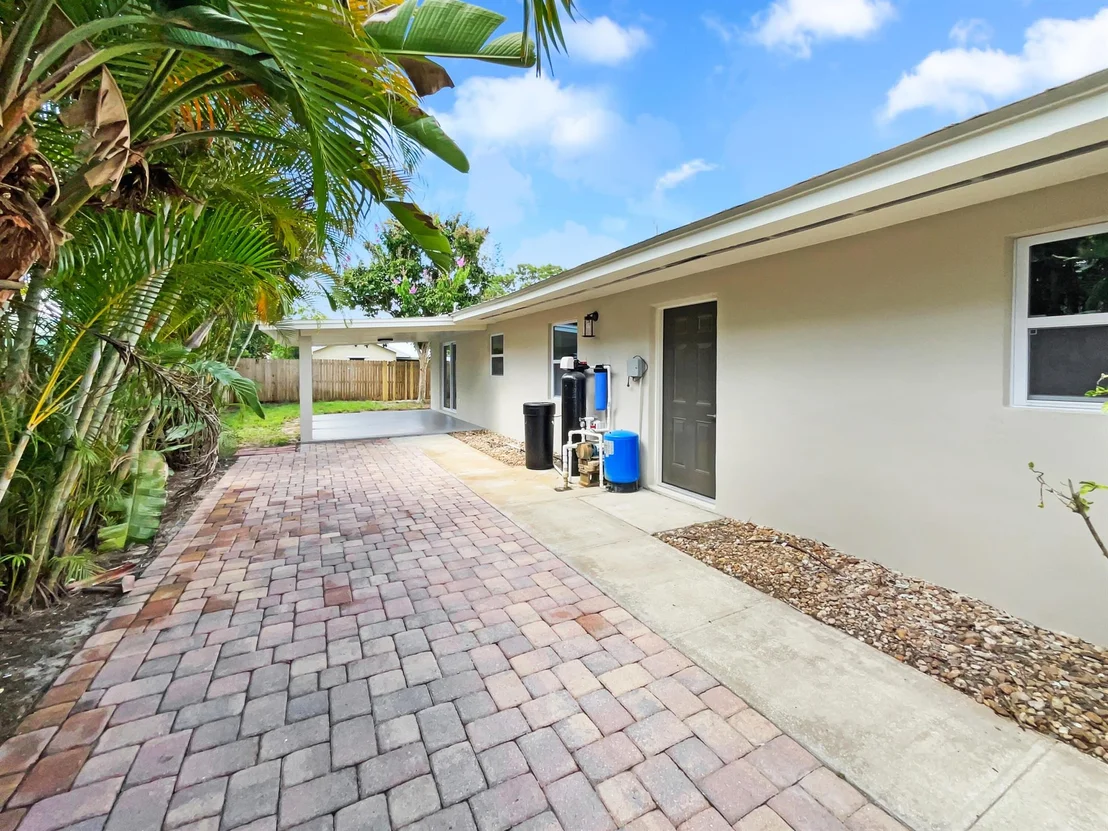 Photo of 1040 NW 16th Street