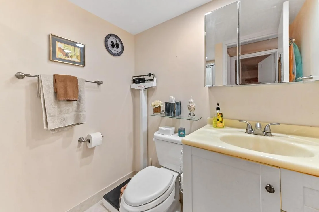 Photo of Unit M at 577 Monaco