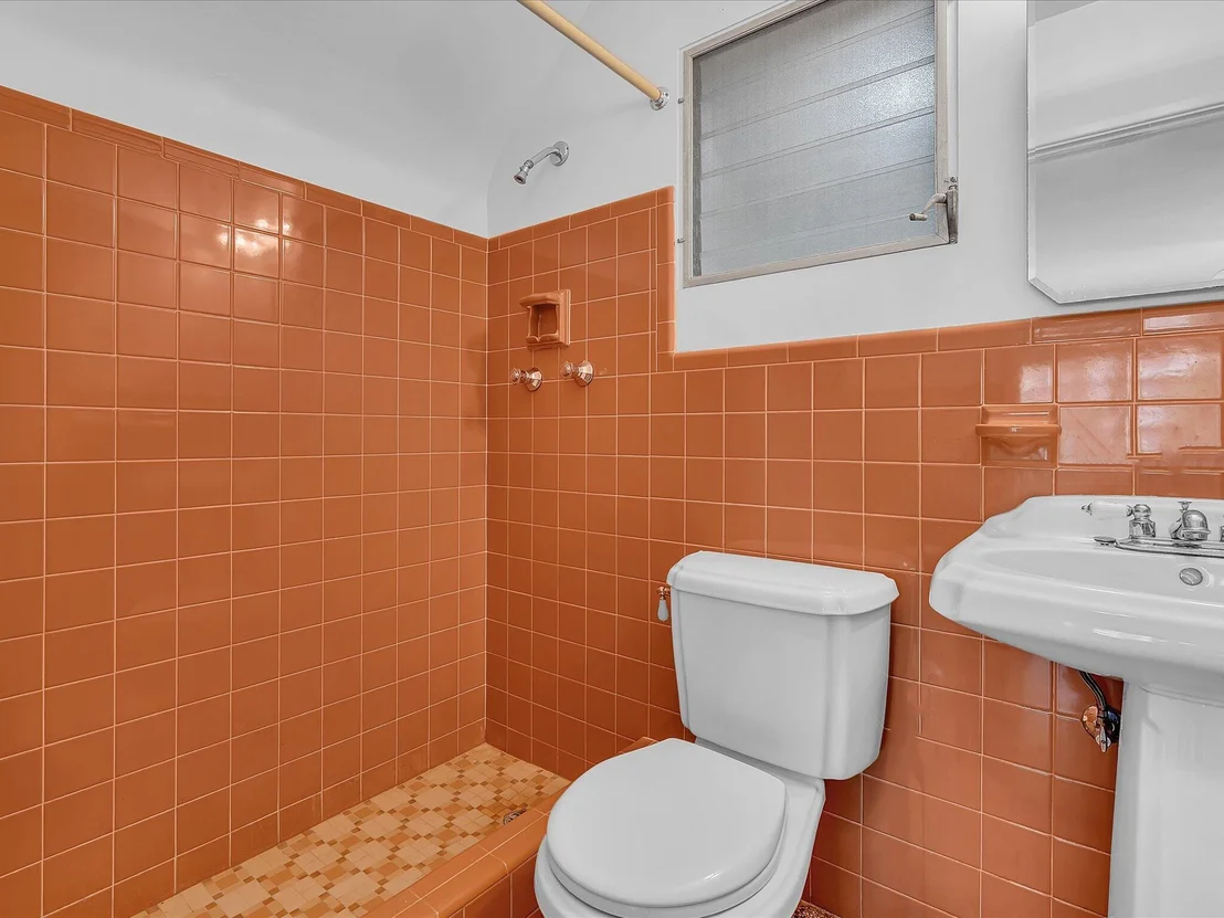 Photo of 702 S RIVERSIDE Drive