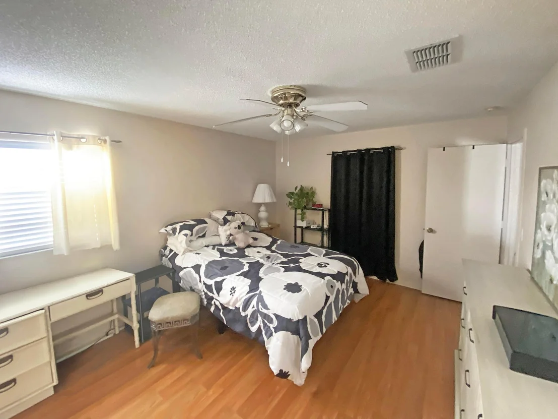 Photo of 4340 VANTAGE Circle