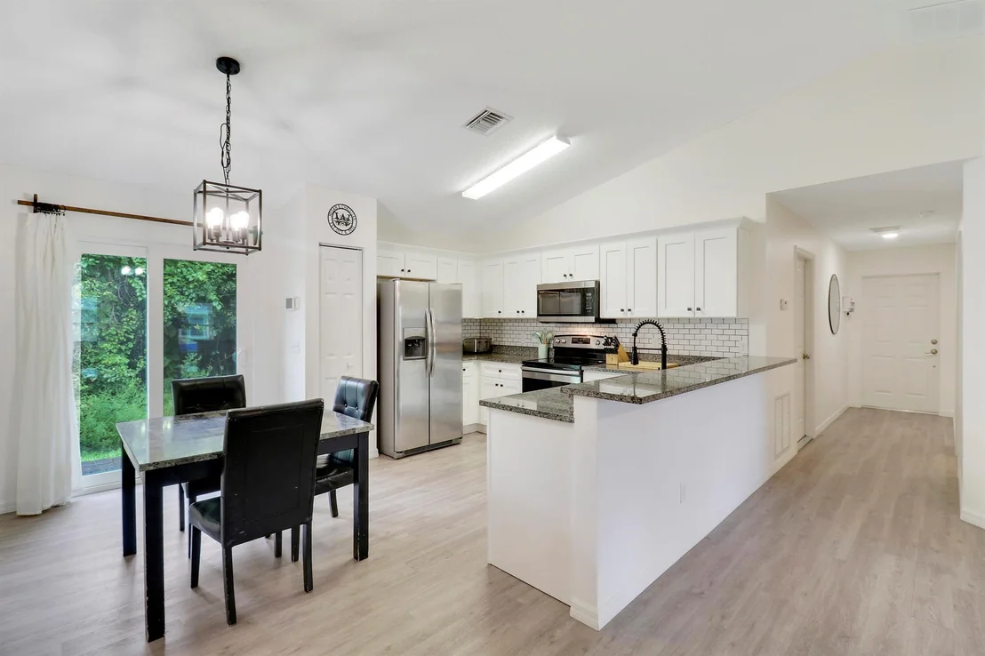 Photo of 6185 6th Place