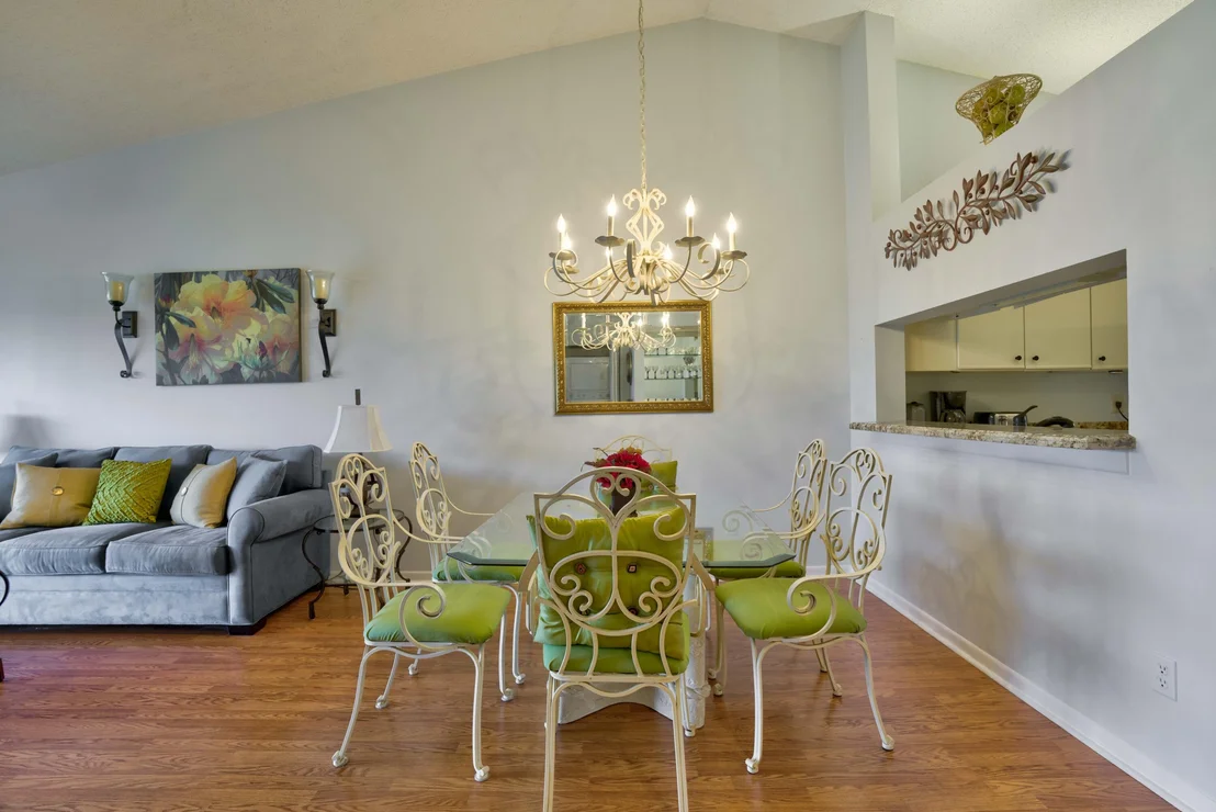 Photo of Unit E at 702 Pinecrest Circle