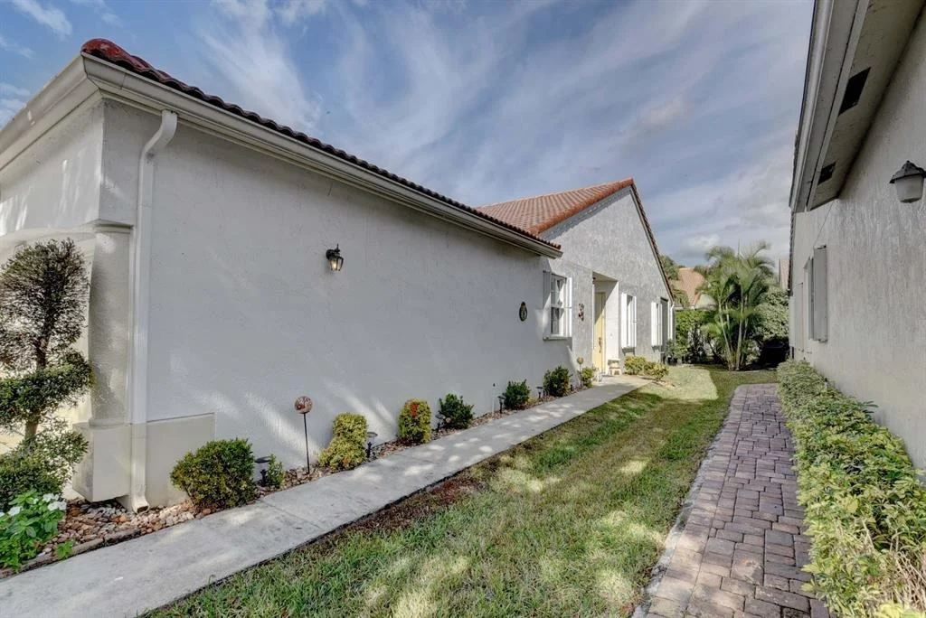 Photo of 6169 Heliconia Road