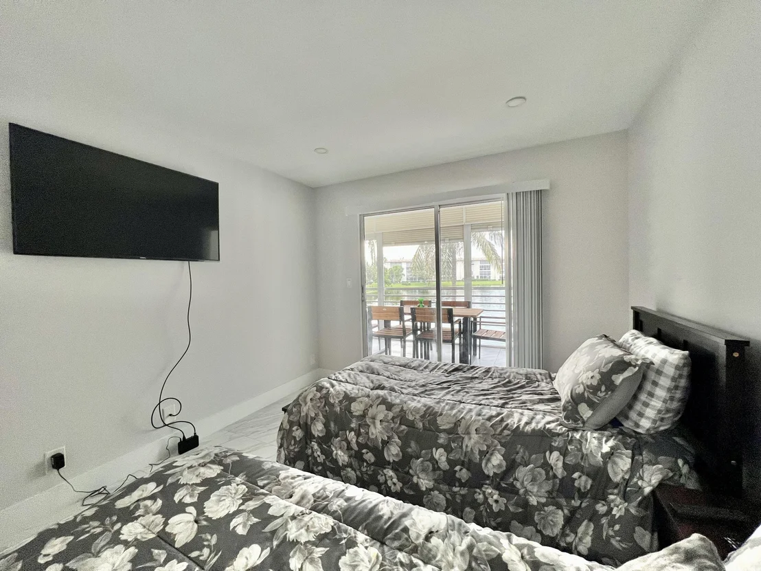 Photo of Unit H2 at 1905 Bermuda Circle