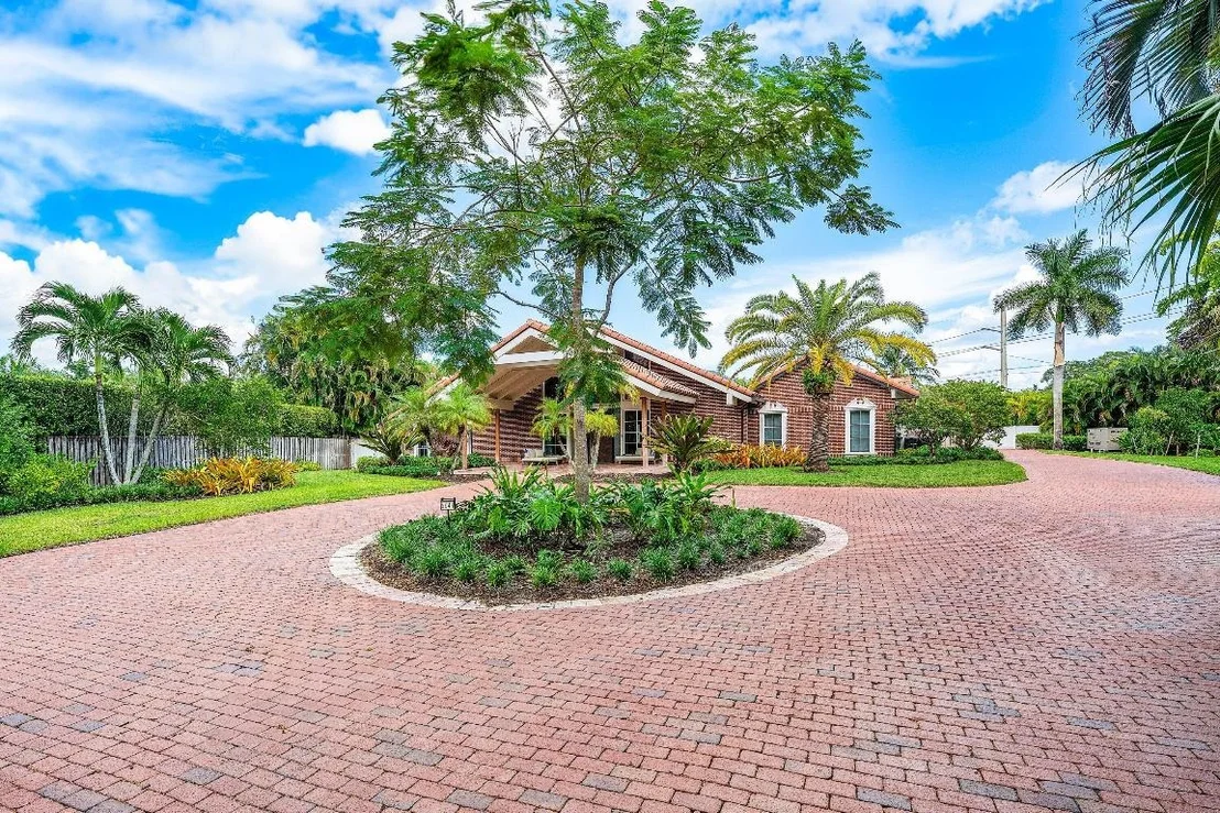 Photo of 6641 Giralda Circle