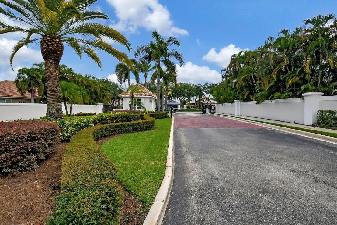 Photo of 523 Canoe Point
