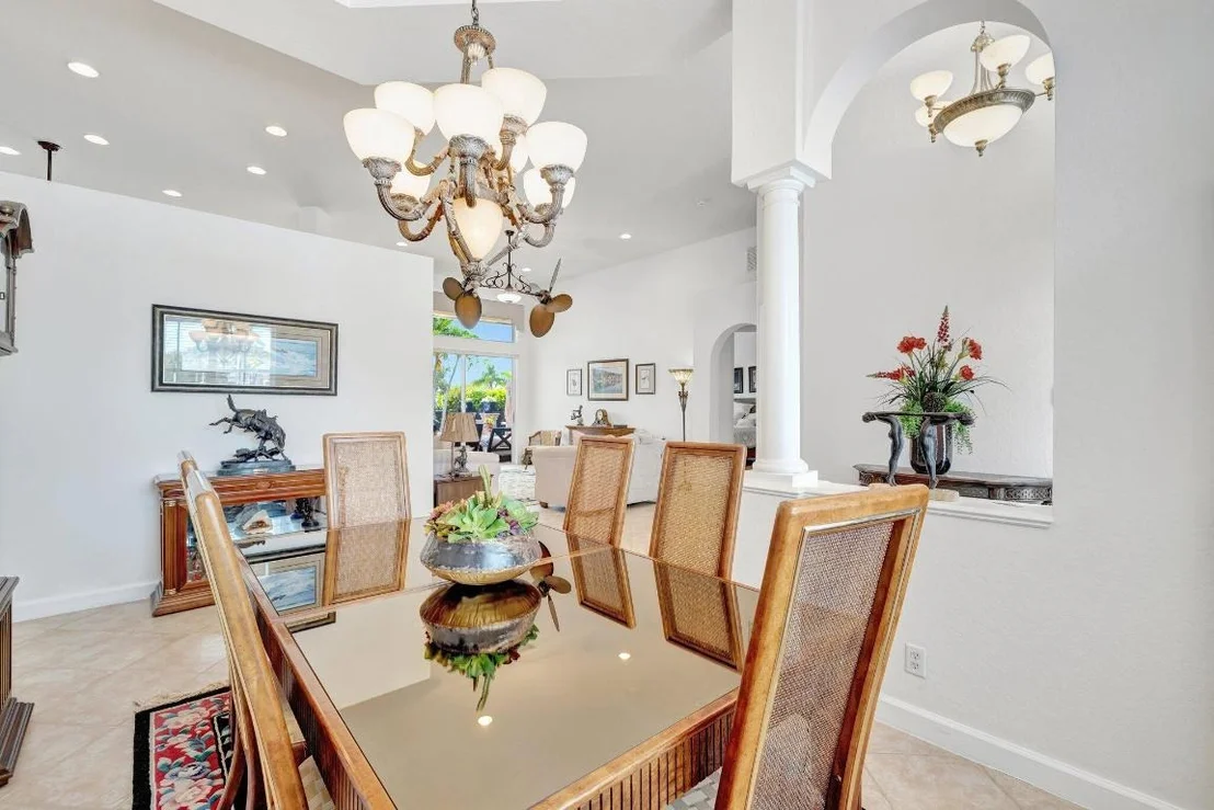 Photo of 699 SW River Bend Circle