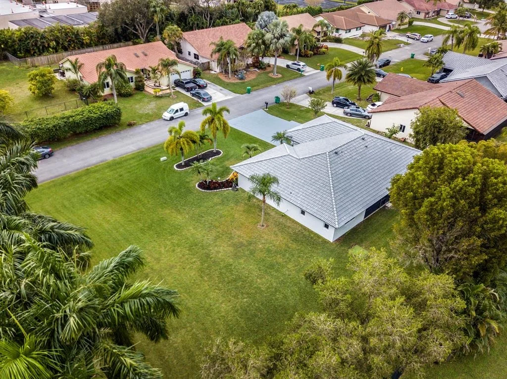 Photo of 15801 Surrey Circle