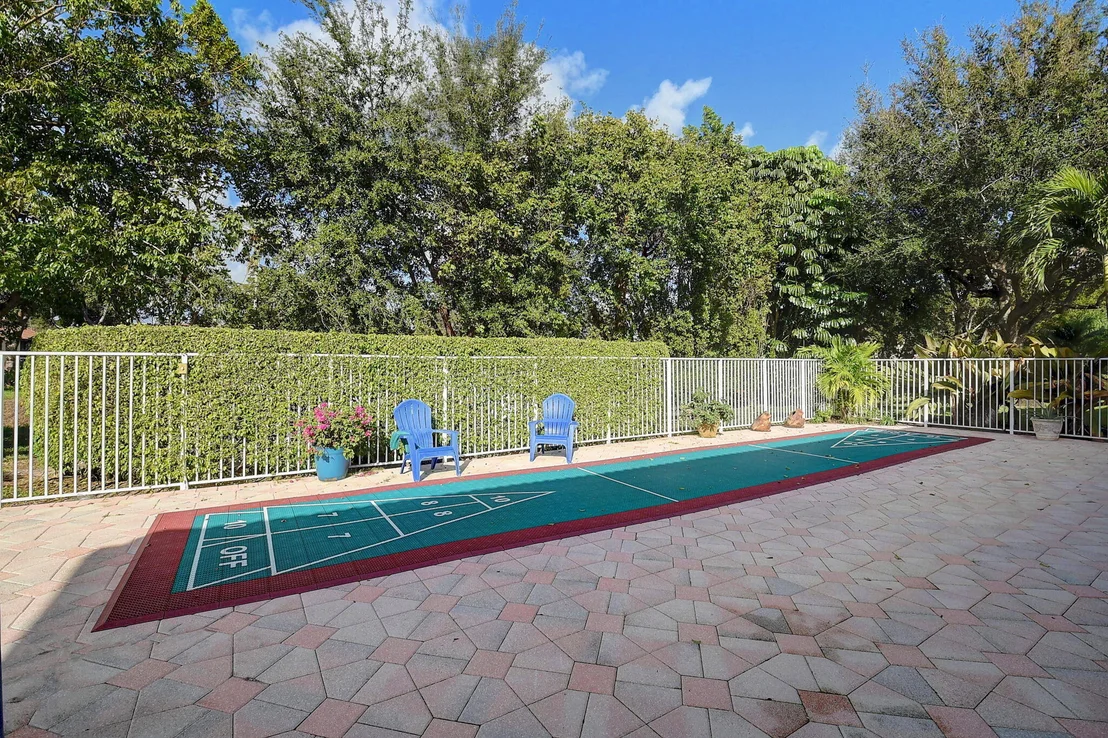 Photo of 5891 Royal Isles Boulevard