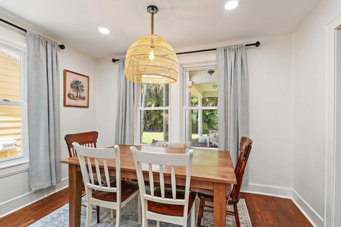 Photo of 715 Warren Drive