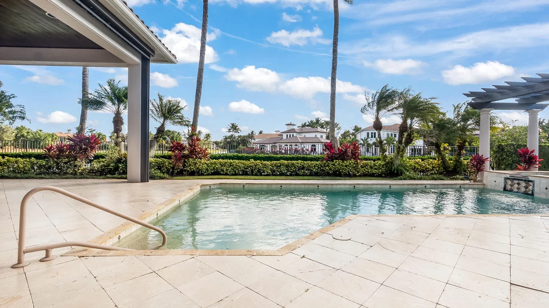 Photo of 17602 Middle Lake Drive