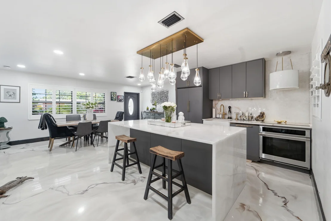 Photo of 722 Greenbriar Drive