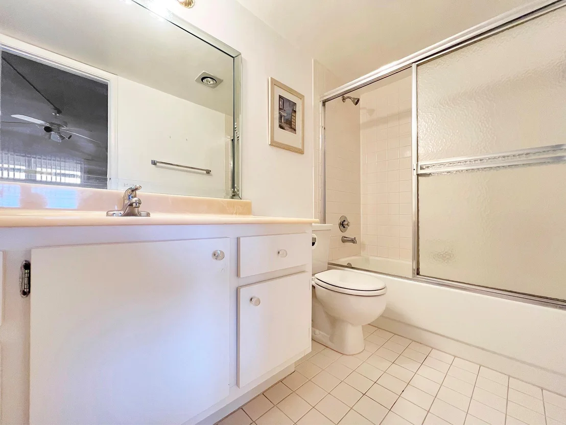 Photo of Unit D2 at 1903 Bermuda Circle