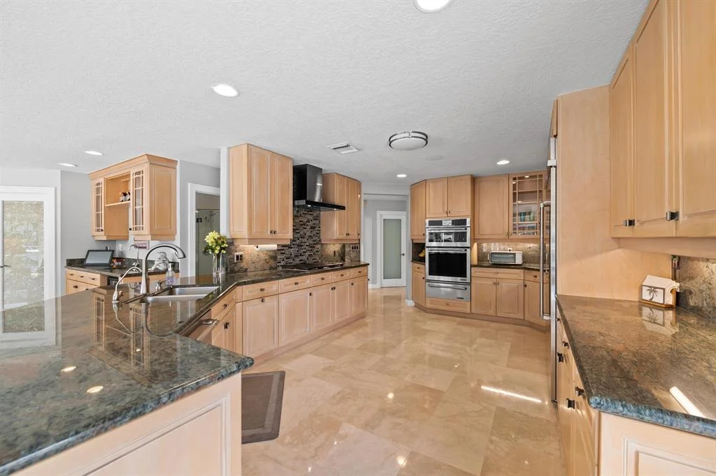 Photo of 2600 NE 33rd Street