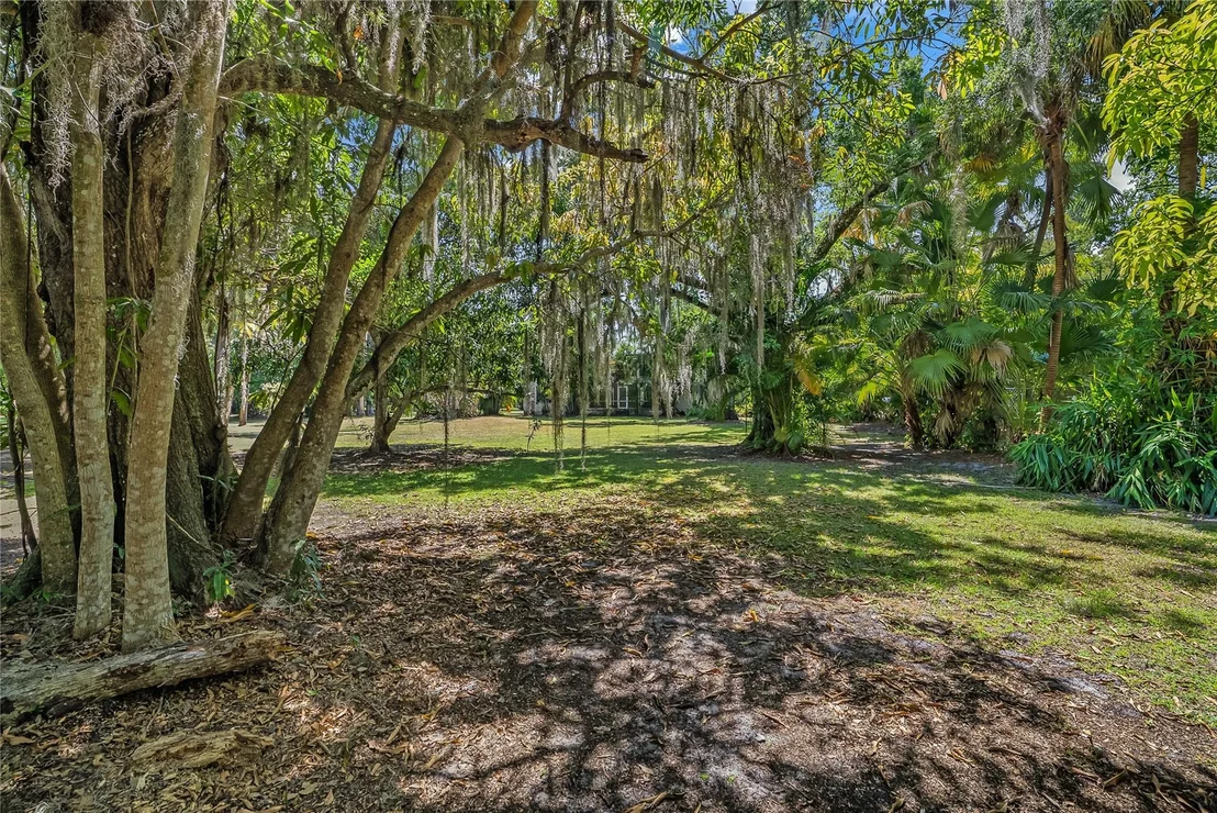 Photo of 4935 11th Lane