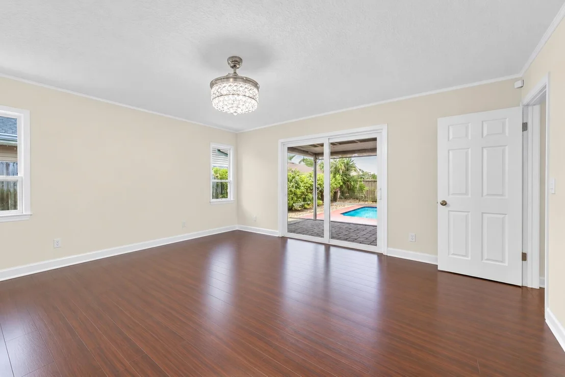 Photo of 4167 Russell Street
