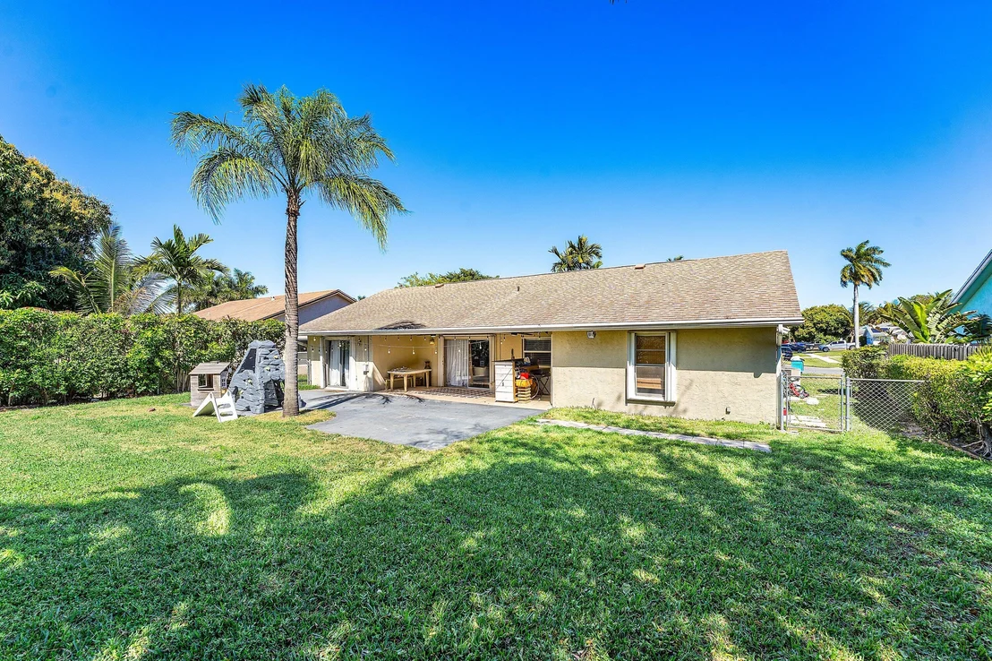 Photo of 838 NW 9th Way