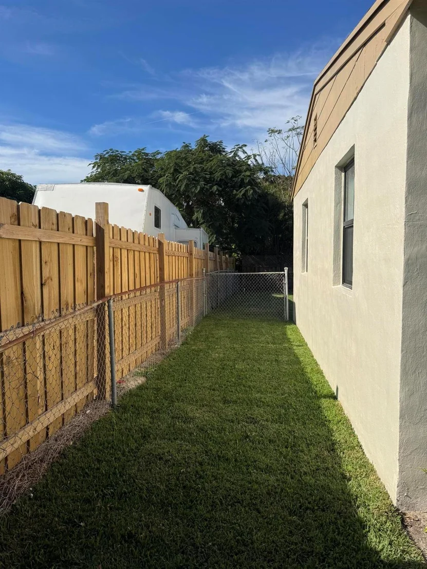 Photo of 3015 Robert Road