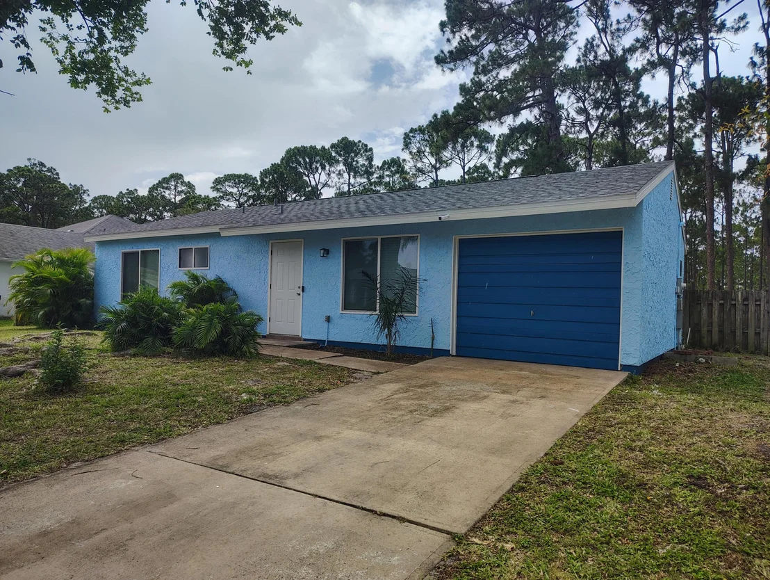 Photo of 983 SE Emerald Rd Road SE