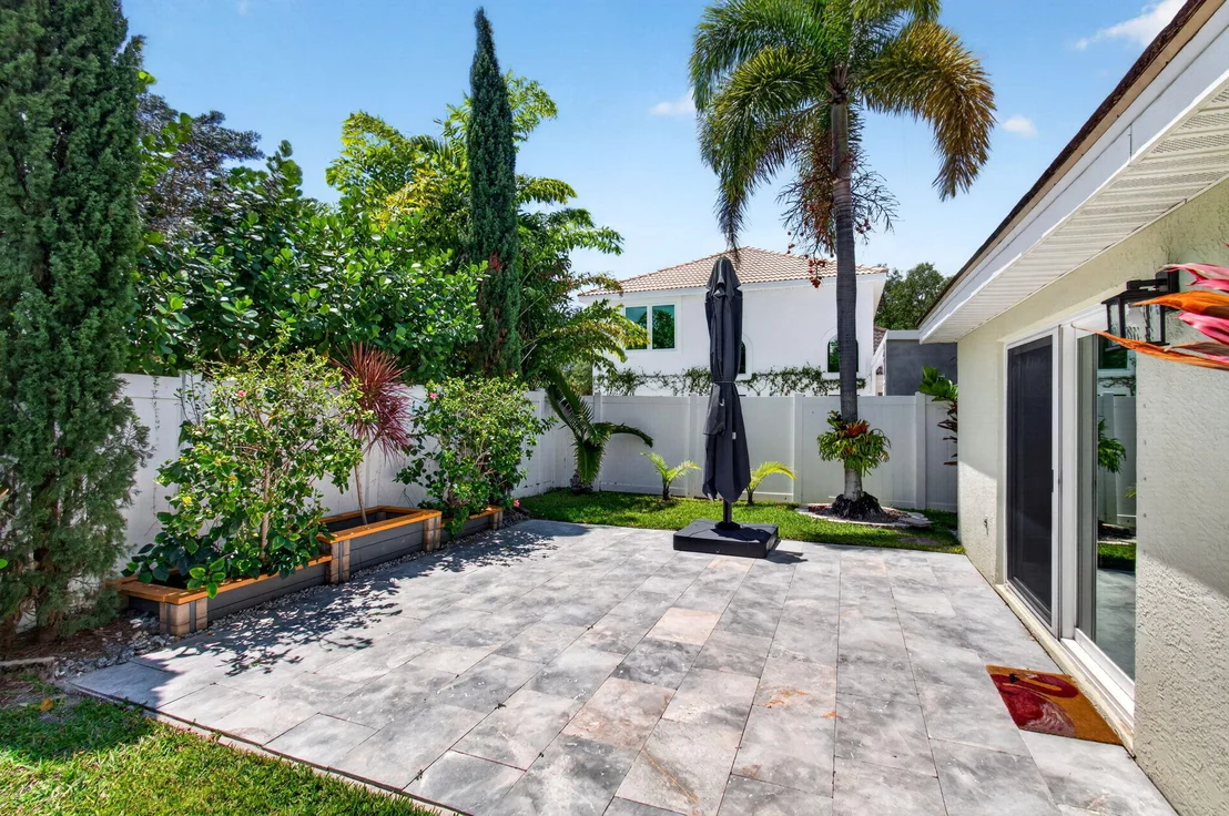 Photo of 1142 Canoe Point
